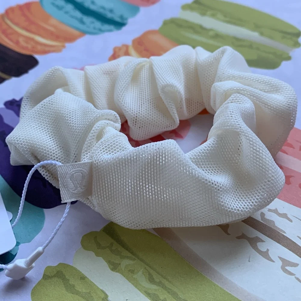 Lululemon Uplifting Scrunchie Almond Creamy Off-white Mesh NWT Hair tie